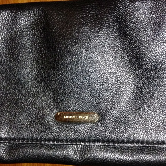 Michael Kors Handbags - Michael Kors Cross Body